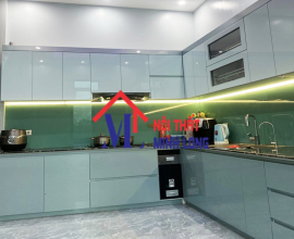 SO SÁNH TỦ BẾP NHỰA VÀ TỦ BẾP ACRYLIC